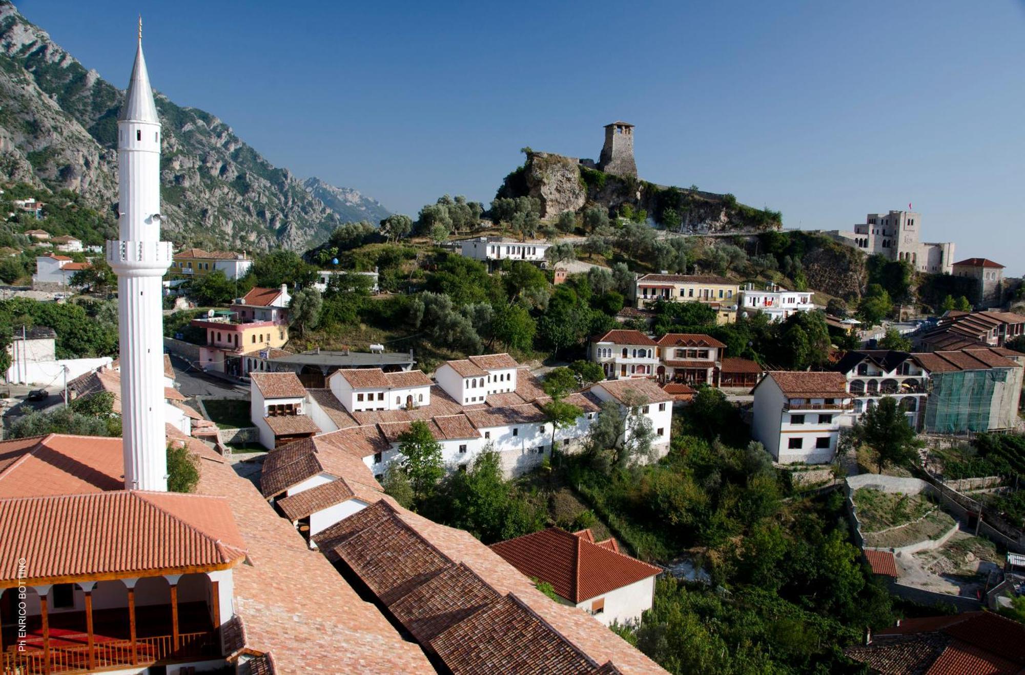 Hotel Panorama Kruje View On The Castle And The Old Town Екстериор снимка